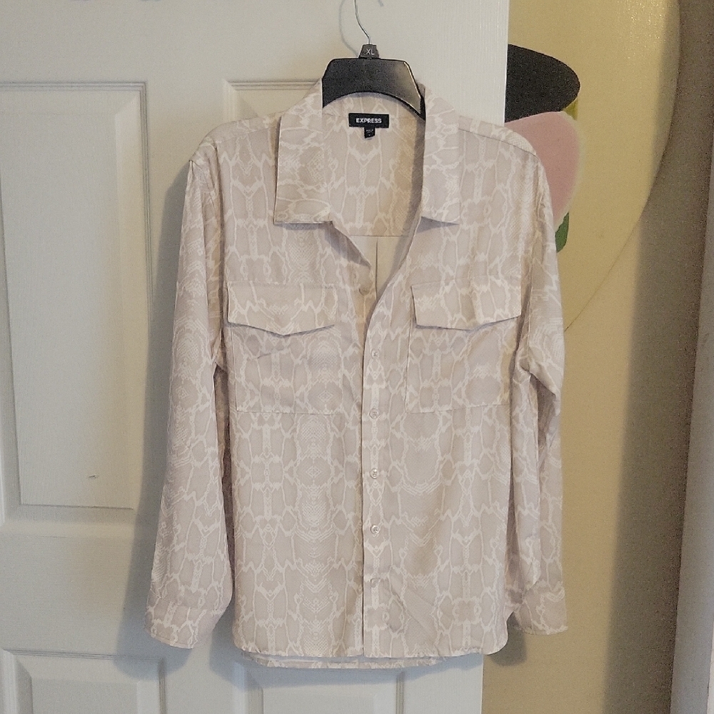 Express SzLG Tan,white Snake print button-down collar blouse with front pockets